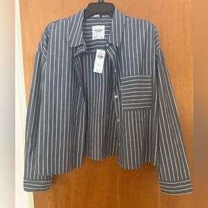 Abercrombie and Fitch oversized cropped grey and white women’s Shirt